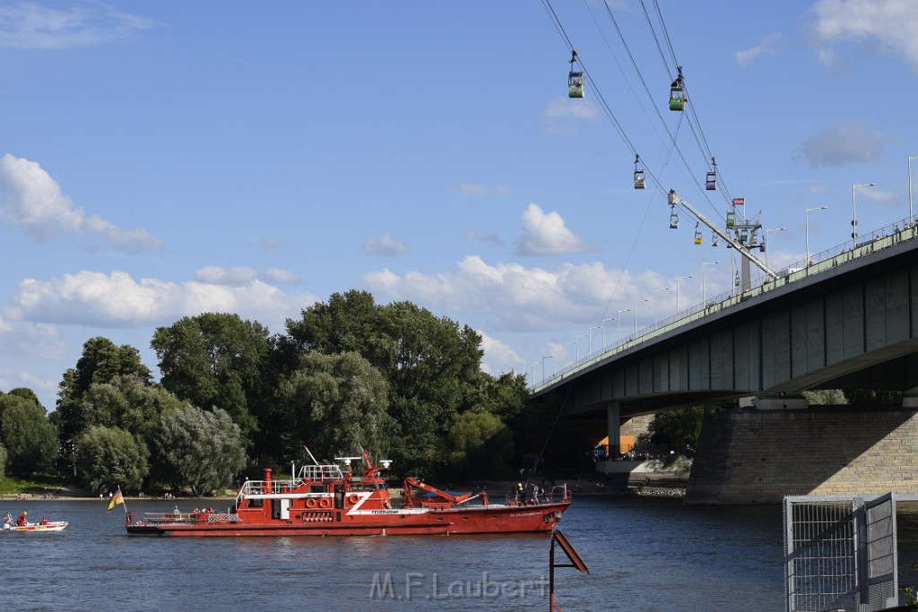 Koelner Seilbahn Gondel blieb haengen Koeln Linksrheinisch P315.JPG - Miklos Laubert